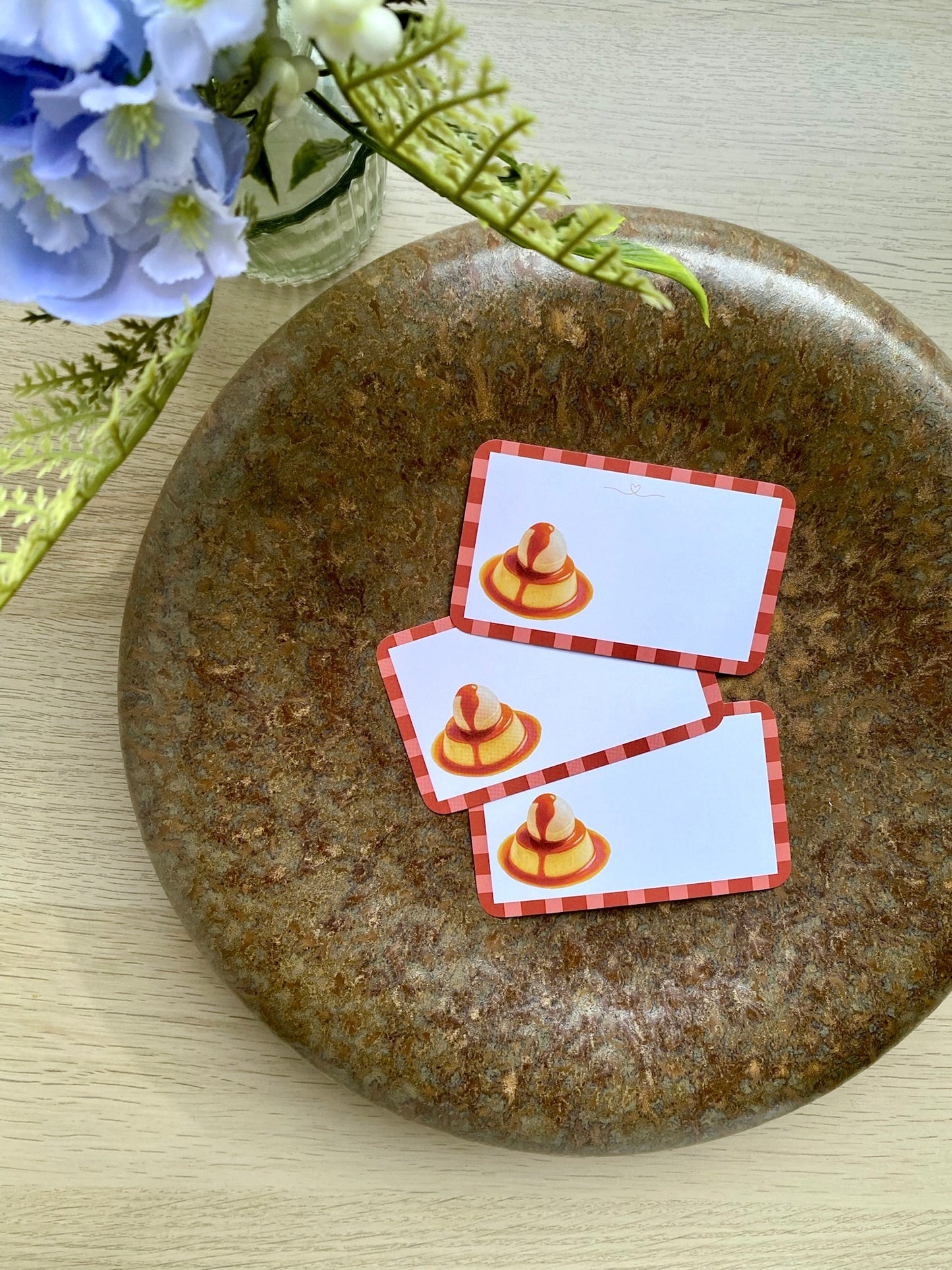 Espresso caramel pudding notecards on table